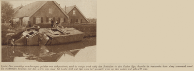 874485 Afbeelding van een te water geraakte vrachtwagen in de Leidsche Rijn te De Meern, ter hoogte van de Stadsdam; de ...